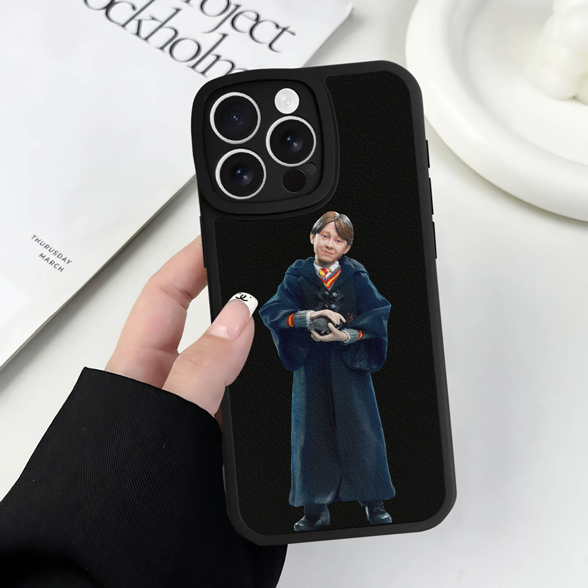 （画像用） Harry Potter ハリー・ポッターシリーズ 【iPhone 16シリーズ対応】シリコンスマホケース（レザー調） 材質：シリコン